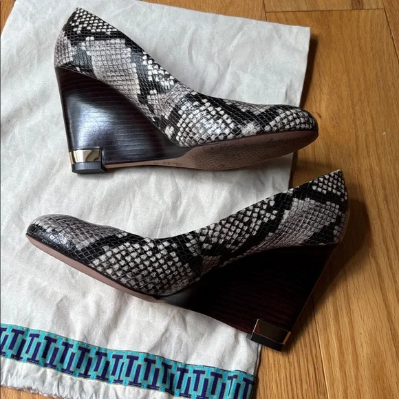 Tory Burch Astoria Leather Snakeskin Print Wedges Sz 8 - Picture 14 of 15
